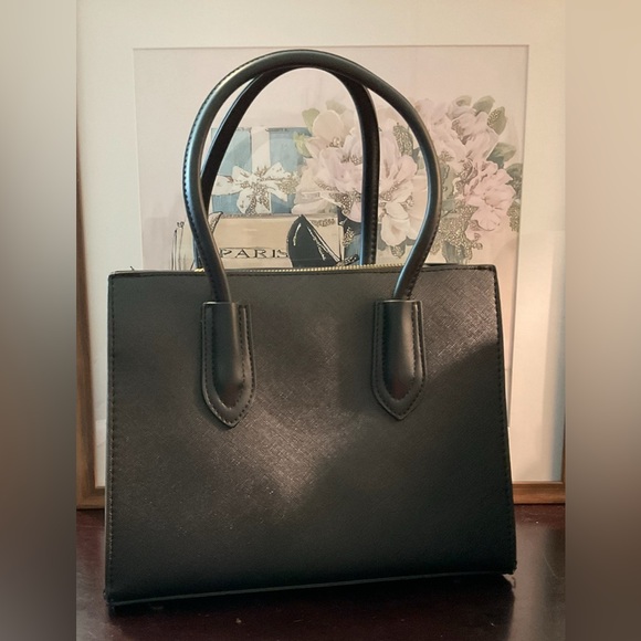 Ladies Black Crossbody/Handbag.manmade outer shell. 7.75 X 10.25” NWOT - Picture 1 of 7